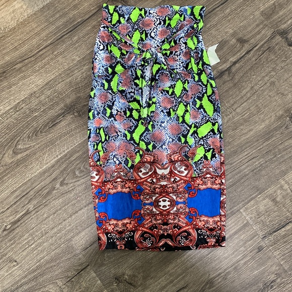 Smalll halter and skirt set. - Picture 4 of 5